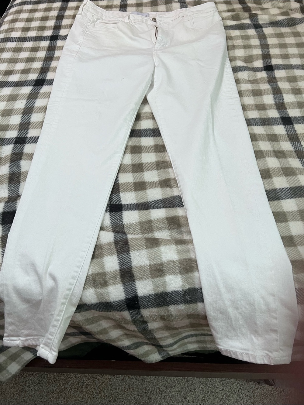 Classic White Straight-Leg Women’s Jeans
